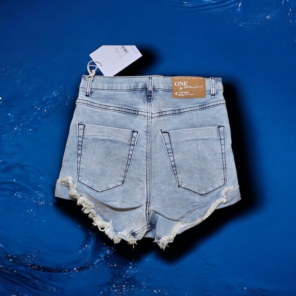 One Teaspoon Women's Blue Denim Shorts Size US 0 NWT - Picture 2 of 8